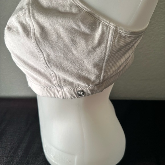 Women’s white vogue sports bra size 38D - Picture 2 of 6